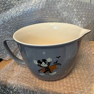 Disney Mickey and Minnie Halloween mixing bowl. NEW